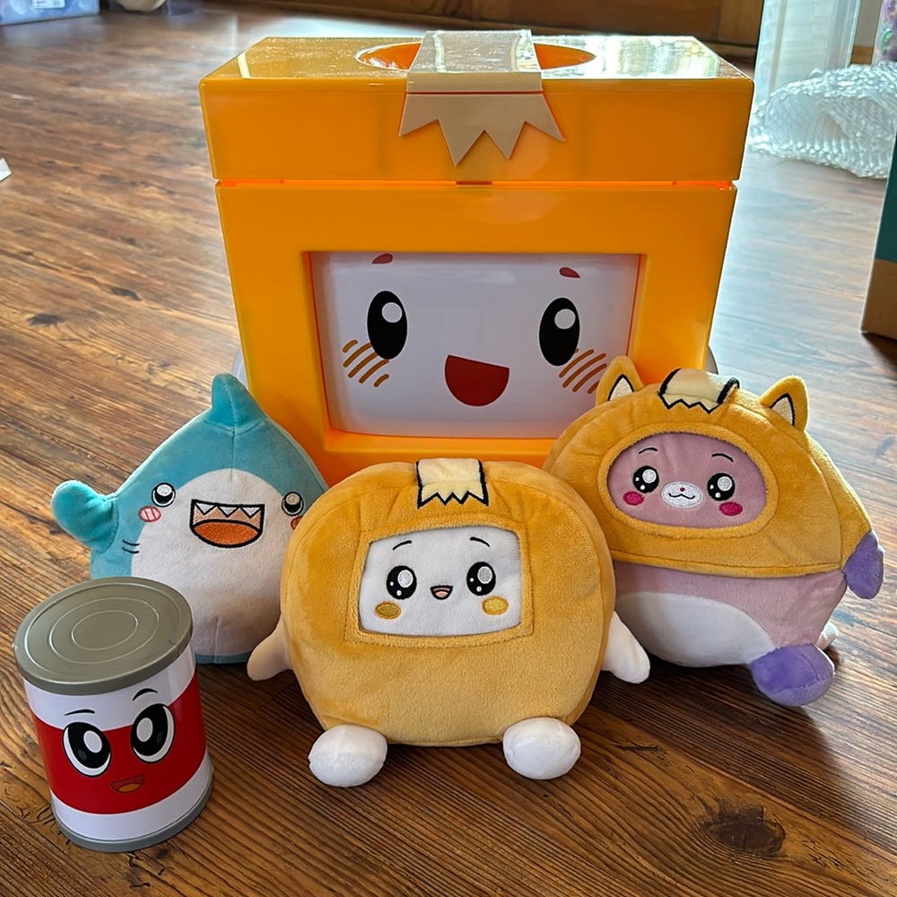 Lanky Box stuffie set